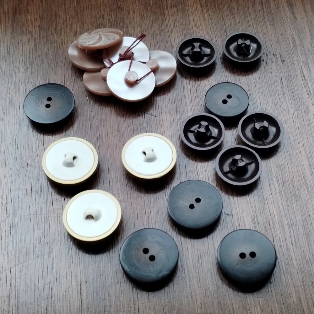 Assorted Brown Buttons